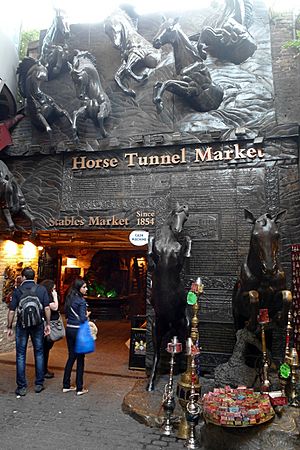 Cmglee Camden Horse Tunnel Market