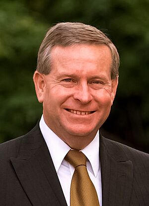 Colin Barnett (formal) crop b.jpg
