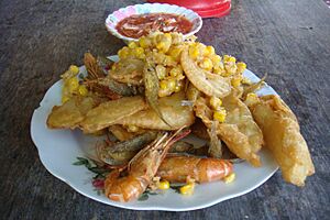 Myanmar fried snacks (cropped)