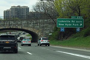 Northern Parkway West - Exit 25S - Lakeville Road