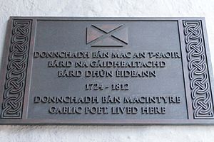 Plaque to Duncan Ban MacIntyre, Roxburgh Close, Edinburgh