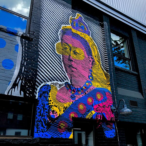 Queen Vic (218234903)