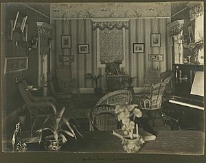 StateLibQld 2 242427 Parlour at Wolverton, Townsville residence of the Tunbridge family, ca. 1895