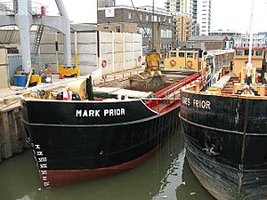 Unloading the Mark Prior (1) - geograph.org.uk - 1971437