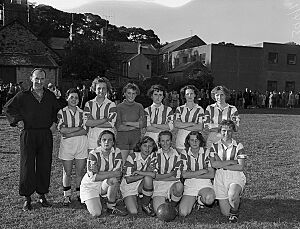 Women's football match Menai Bridge against Penrhos (24622680915)