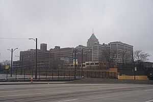 Detroit December 2021 35 (New Center skyline)