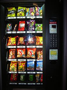 HK Sunday night West Kln Promenade Food Vending Machine 小食 01