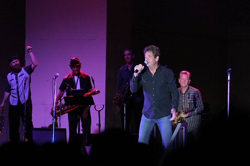 Huey Lewis And The News
