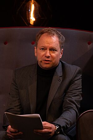 Maciej Stuhr czyta fragmenty Ksiąg Jakubowych w cyklu głośna lektura, Festiwal Góry Literatury 2024, Ścinawka Górna, 7 lipca 2024 20.jpg