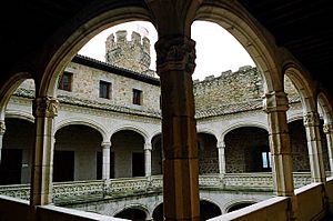 Manzanares el Real-Claustro del Castillo