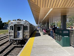 Metro-North Comet V EB at Port Jervis station