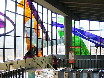 Montreal-Metro, Champ-de-Mars-20050329