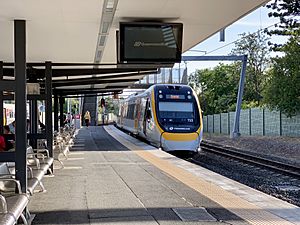 NGR722 approaching Oxley railway station, Brisbane