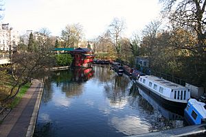 Regent Canal Turn - geograph.org.uk - 1775726