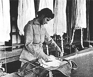 Rhodesian Women's Auxiliary Air Service, folding parachute