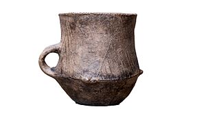 Tazza carenata monoansata - Gaban - Neolitico antico - MUSE