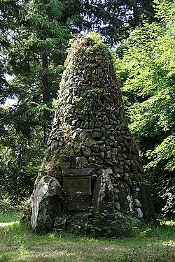 The Covenanters Monument at Philiphaugh - geograph.org.uk - 1396174.jpg