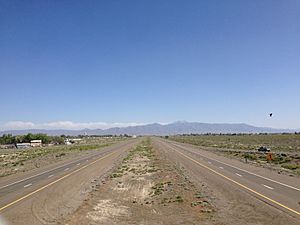 2014-05-31 15 48 29 View east along Interstate 80 from the Exit 229 overpass in Battle Mountain, Nevada