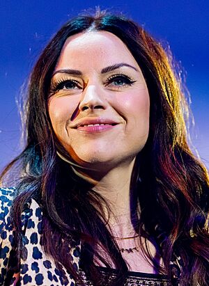 Amy Macdonald - 2022329220735 2022-11-25 Night of the Proms - Sven - 1D X MK II - 1677 - B70I9549 (cropped).jpg