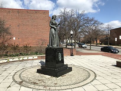 Billie Holiday Statue (1985; James Earl Reid, sculptor), Pennsylvania Avenue and W. Lafayette Avenue, Baltimore, MD 21217 (26388909567).jpg