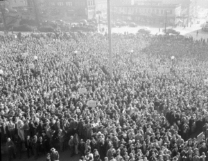 Boeing employees protest meeting in Seattles City Hall Park, 1943