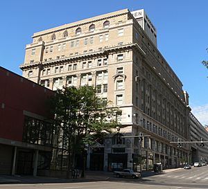 Brandeis building (Omaha) from NE 3