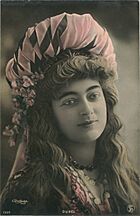 DUBEL, Yvonne SIP. 1352. Photo Reutlinger