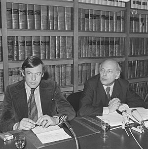 Drie progressieve partijen (PvdA, D66, PPR) presenteren schaduwkabinet, mr. H. A, Bestanddeelnr 926-0343
