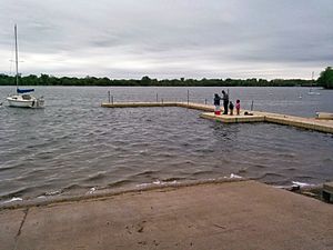 Lake Nokomis boat launch and pier 01