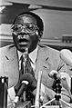 Persconferentie Robert Magabe , president Zimbabwe, op Schiphol na driedaags bez, Bestanddeelnr 932-1957