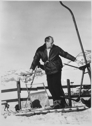 Photograph of Gerald R. Ford Skiing in Snow Basin, Utah - NARA - 187002
