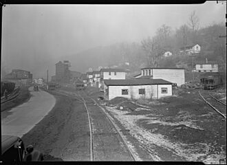 Scott's Run, West Virginia. Pursglove Mines Nos. 3 and 4 - This is the largest company of Scott's Run. Scene shows... - NARA - 518378