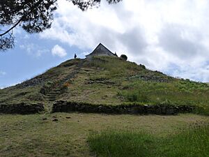 Tumulus Saint-Michel (2)