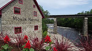 Vue du Moulin Marcoux et de la rivière Jacques-Cartier - Pont-Rouge