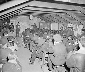 Wellington crew briefing Italy WWII IWM CNA 3265