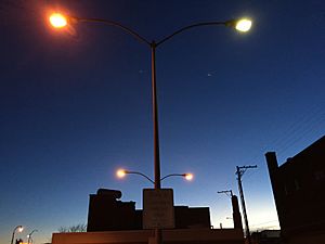 2015-02-13 17 39 16 Street light post with both sodium vapor and mercury vapor lights in the Roy's parking lot in Elko, Nevada