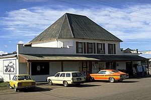 Former Maid of Australia hotel, later becoming Millers Store. Photo c1981.jpg