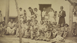 Fotografia de famílias paraguaias desabrigadas durante a Guerra do Paraguai