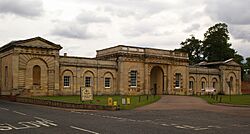 Gatehouse to Kimbolton School - geograph.org.uk - 2522516