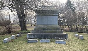 Grave of Joseph Medill (1823–1899) at Graceland Cemetery, Chicago 1