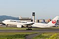 Japan Air Lines, B777-200, JA010D (17351598162)