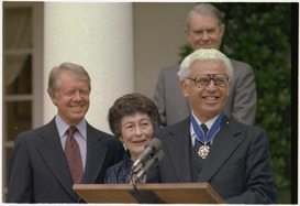 Jimmy Carter presents the Presidential Medal of Freedom to Arthur Goldberg. - NARA - 180483