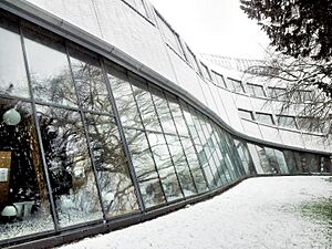 Library in winter, Faculty of Education, University of Cambridge