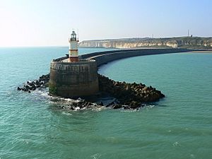 Newhaven Lighthouse - geograph.org.uk - 943676