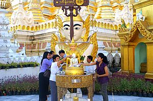 PICT0032 Burma Yangon Shwédagon Temple Planetary Post (7506306786)