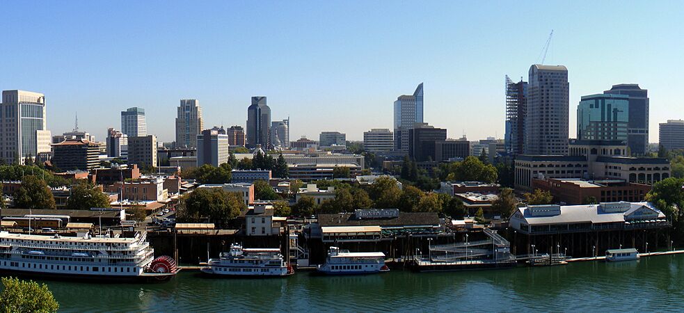 Sacramento skyline from the river (cropped)