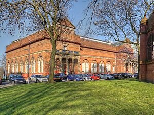 Salford Museum and Art Gallery - geograph.org.uk - 3889437