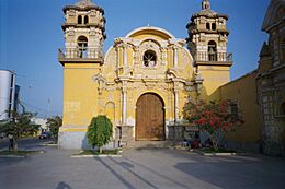San Clemente Cathedral of Pisco (2002).jpg
