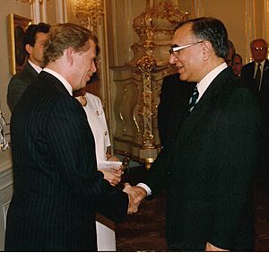 Tanvir A. Khan with Vaclav Havel, wiki.jpg