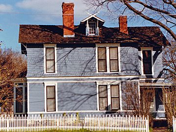 West elevation of the Southgate-Lewis House in 1985